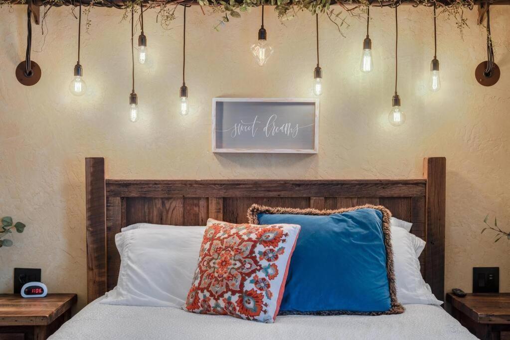 The Rustic Suite - Main Street Lodge In Берлин Экстерьер фото