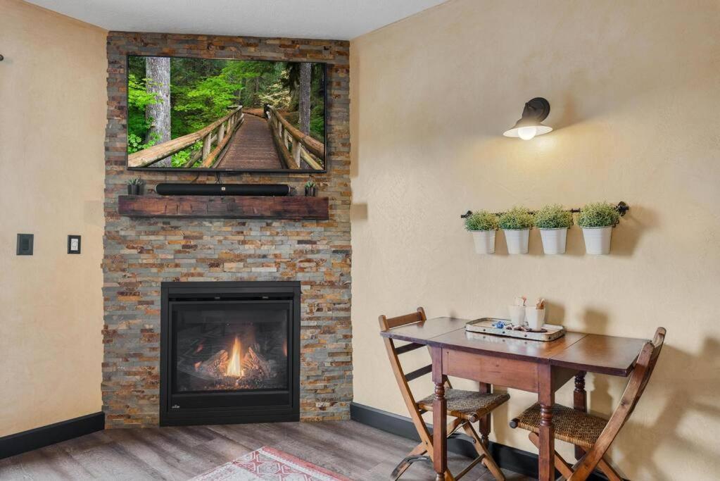 The Rustic Suite - Main Street Lodge In Берлин Экстерьер фото