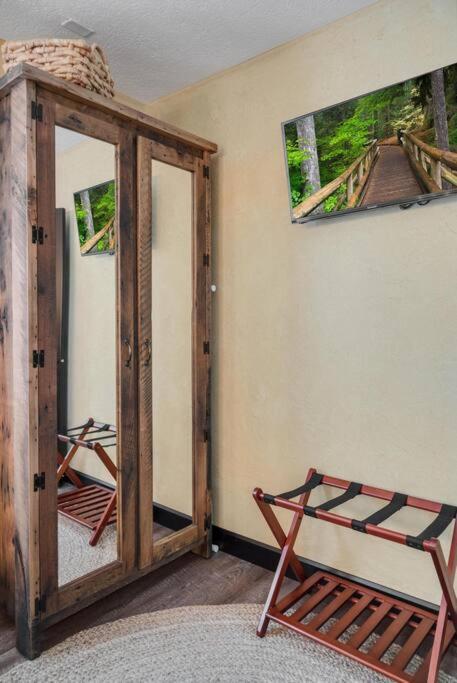 The Rustic Suite - Main Street Lodge In Берлин Экстерьер фото